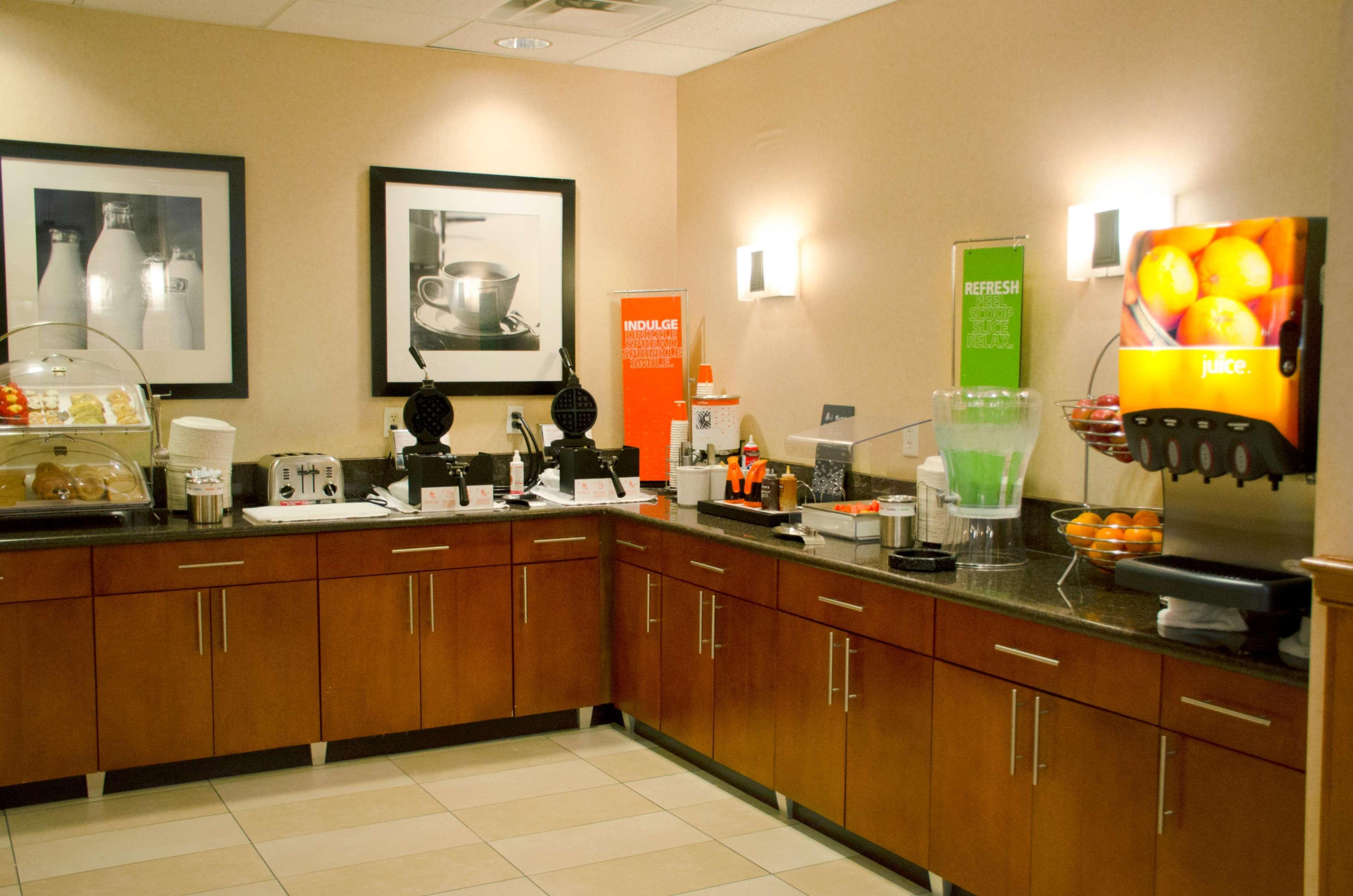 Hampton Inn & Suites College Station Bagian luar foto