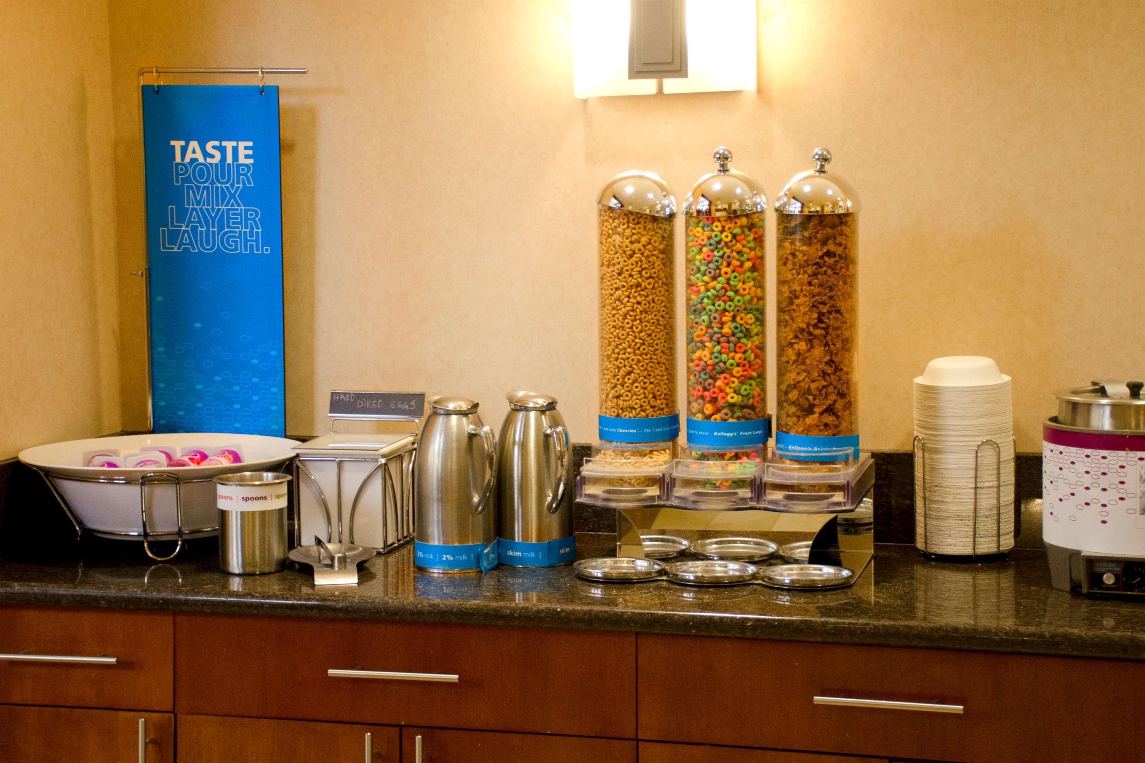 Hampton Inn & Suites College Station Bagian luar foto